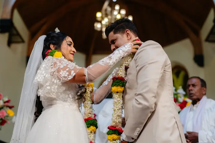 Anosh and Nikita: The garland exchange.