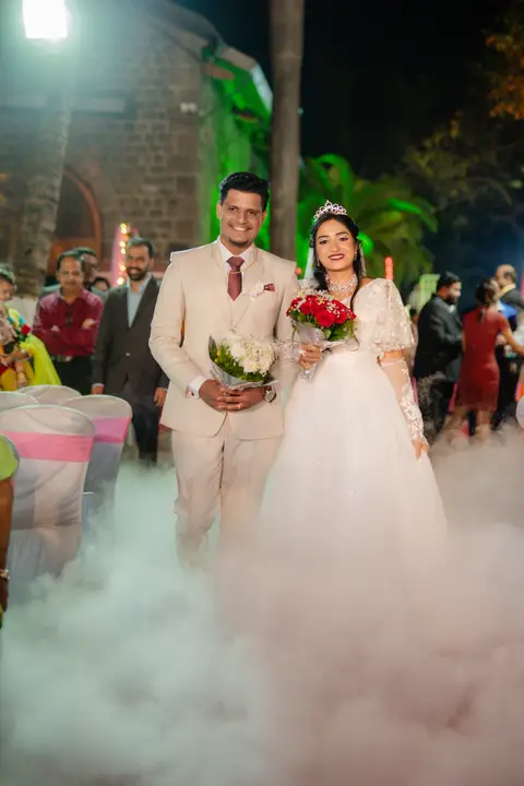 Anosh and Nikita: An entrance to remember.