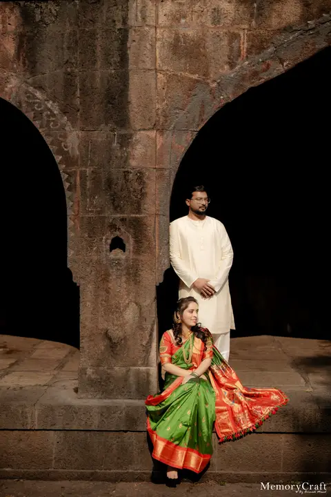 Ashish and Nivedita: A portrait beneath the arch.
