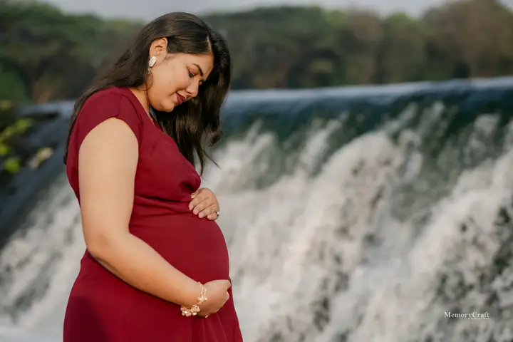 Kimaya and Ajinkya: Maternity portrait.