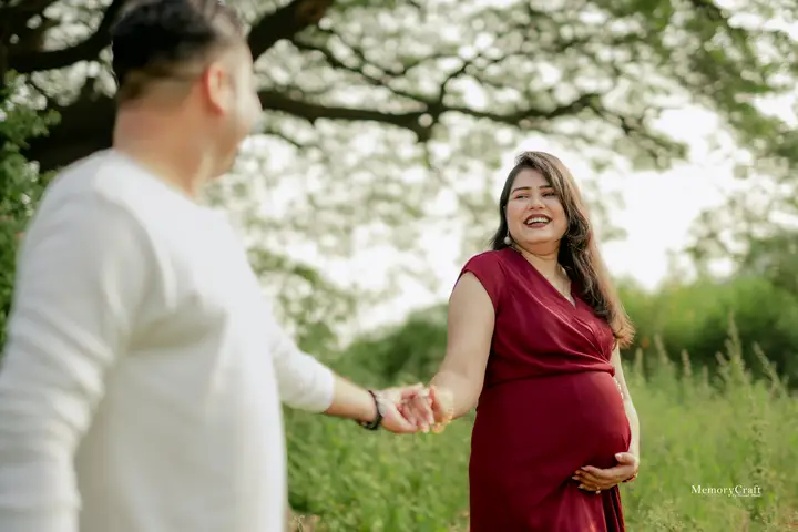 Kimaya and Ajinkya: A smile beneath the trees.