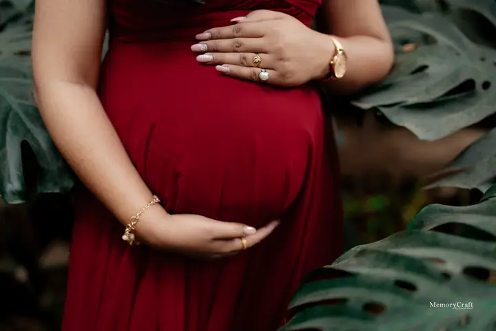 Kimaya and Ajinkya: Hands on the baby bump.