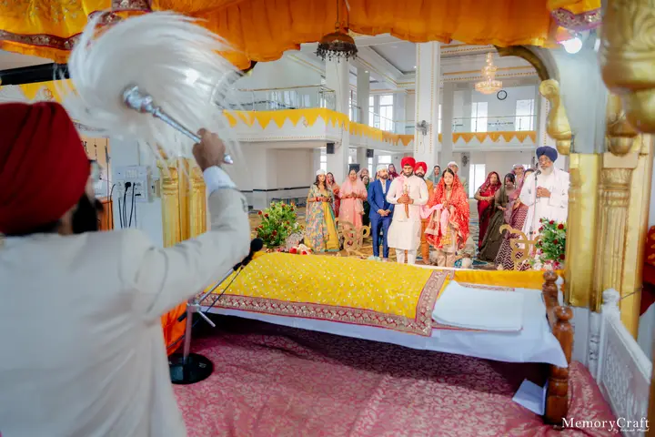 Kulwinder and Manoj: A wider view of the ceremony.
