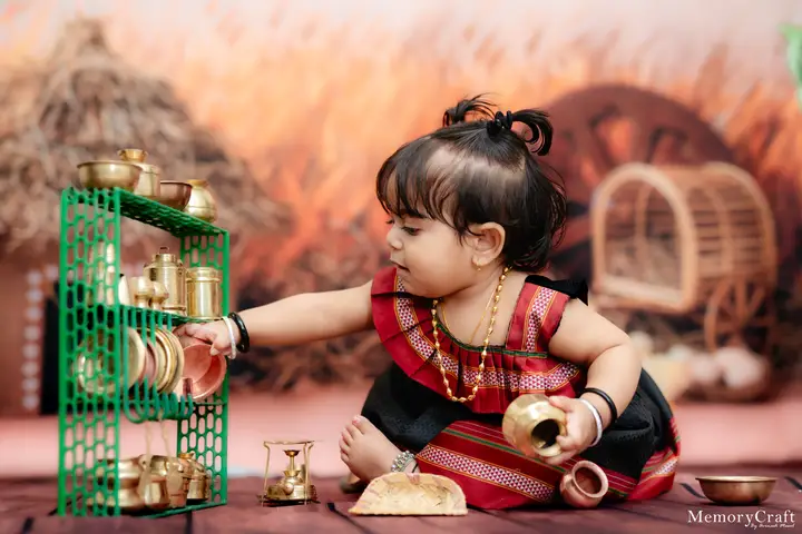 Nehal: Exploring the tiny kitchen.