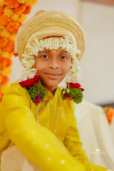 Sharvil: Sharvil in yellow.