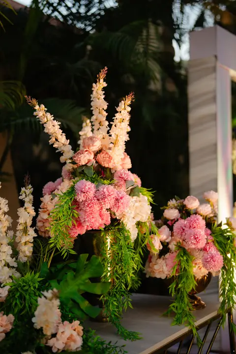 Sumit and Pragati: The flowers, up close.